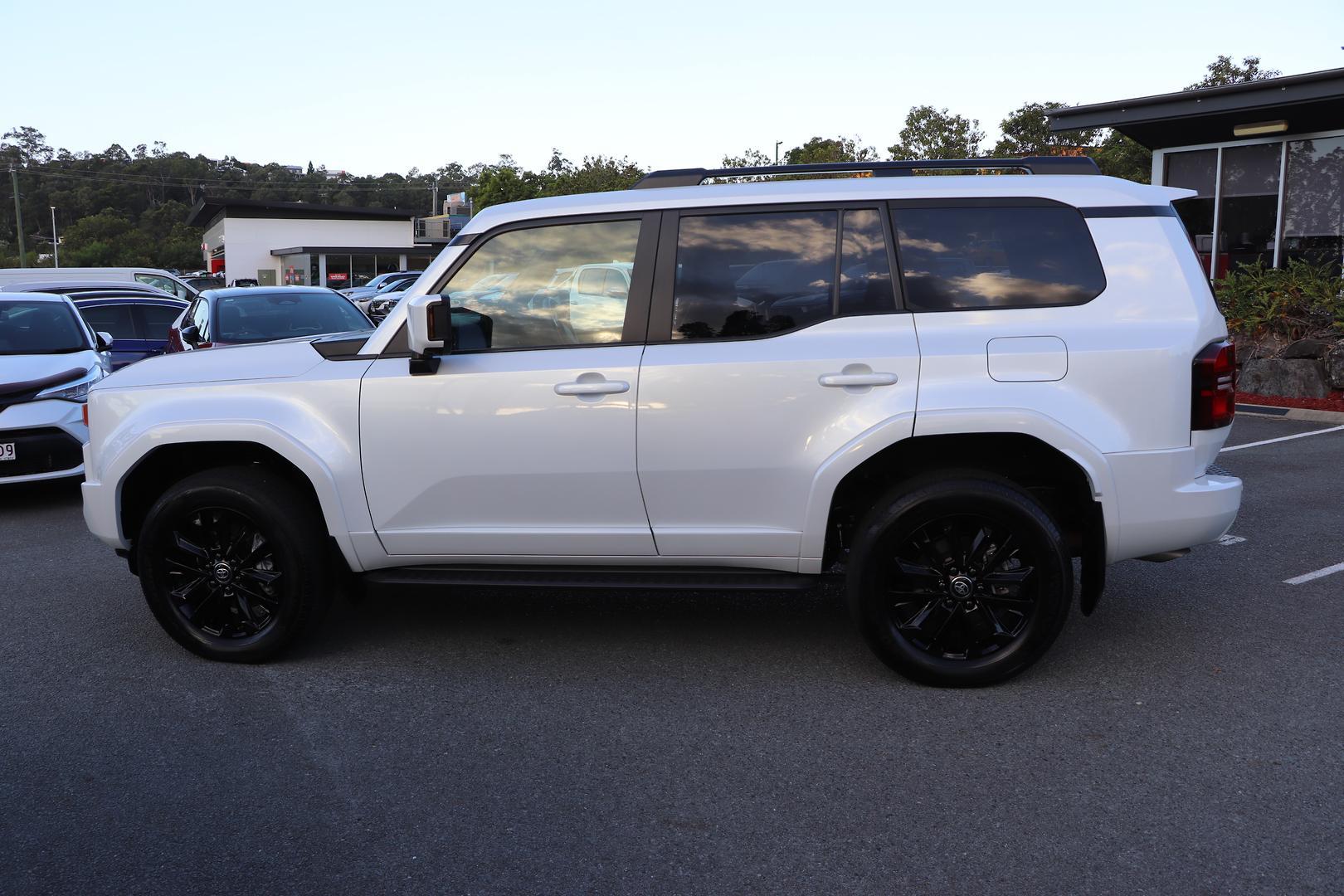 2025 Toyota Landcruiser Prado VX in White