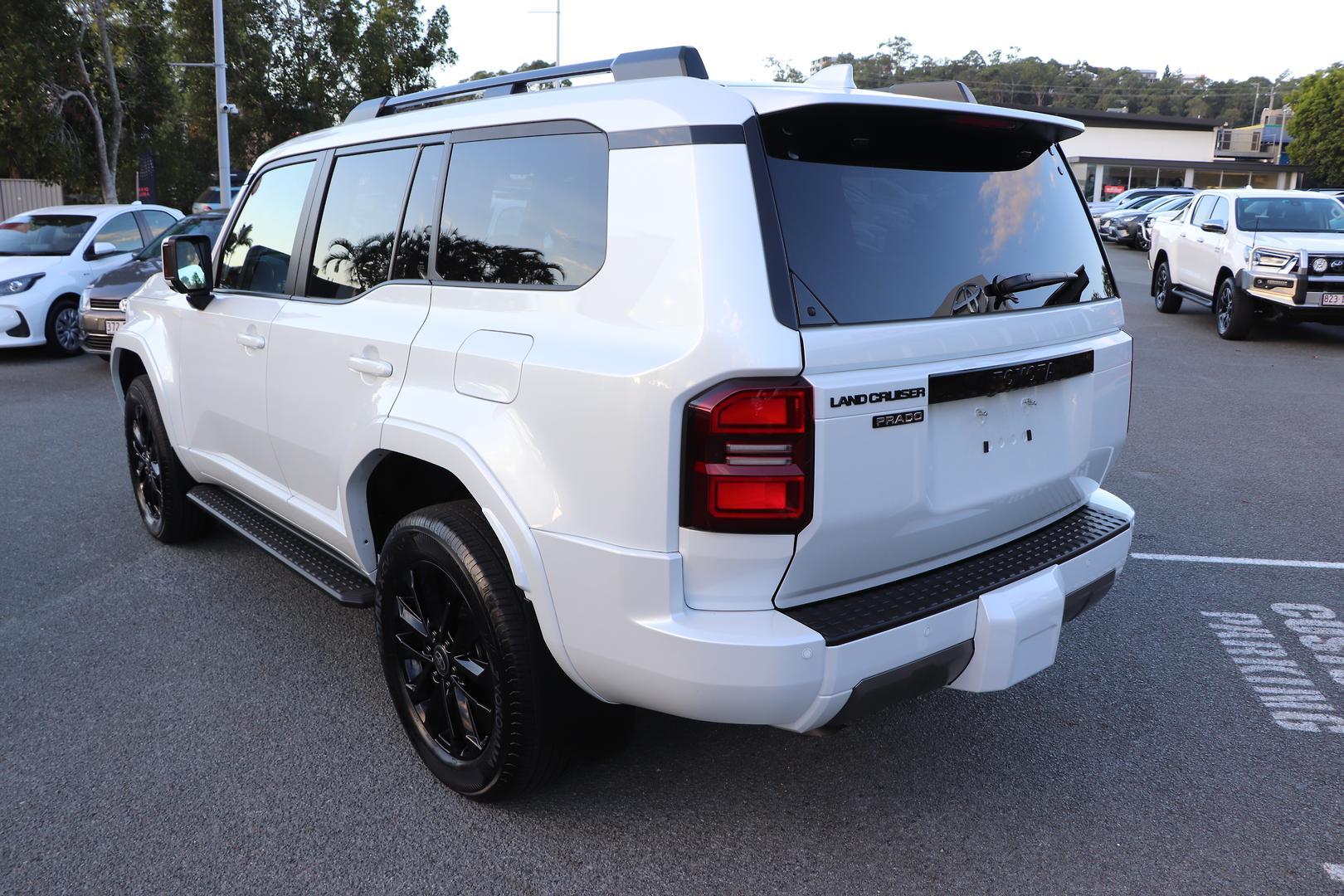 2025 Toyota Landcruiser Prado VX in White