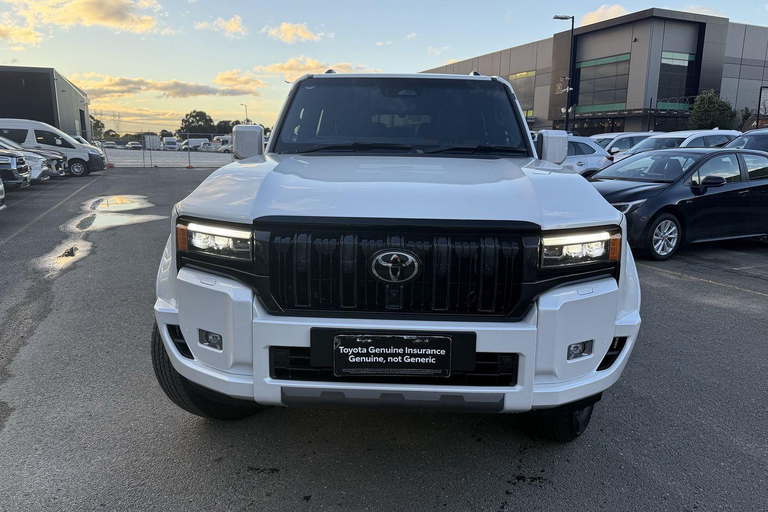 2025 Toyota Landcruiser Prado Kakadu in White