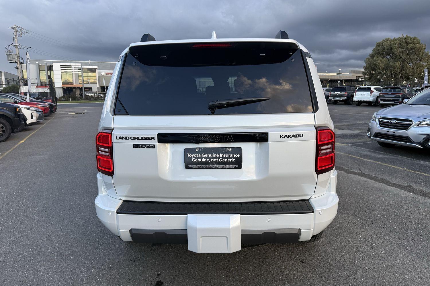 2025 Toyota Landcruiser Prado Kakadu in White