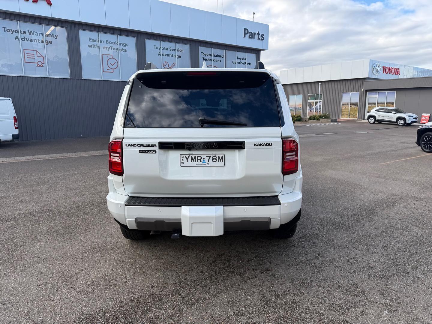 2024 Toyota Landcruiser Prado Kakadu in White