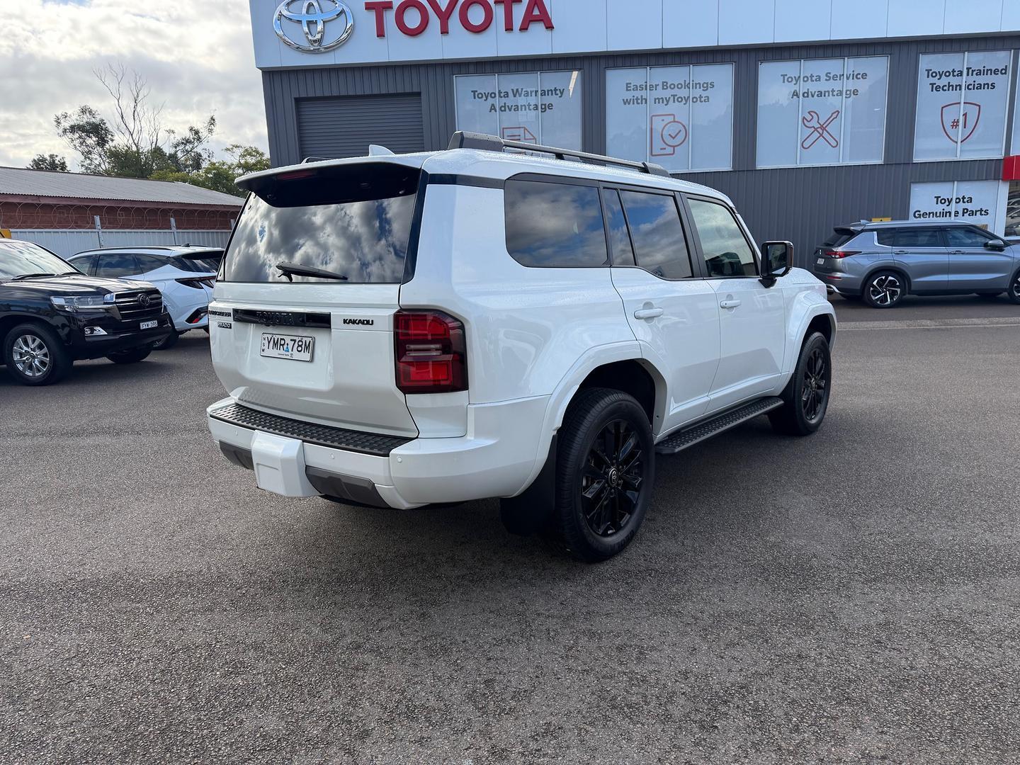 2024 Toyota Landcruiser Prado Kakadu in White