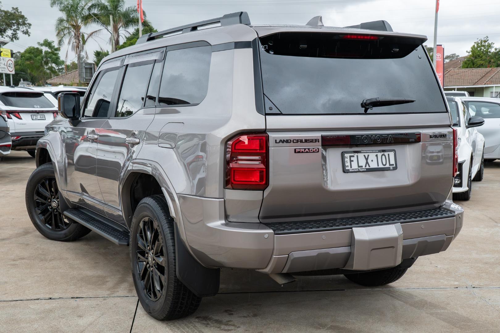 2025 Toyota Landcruiser Prado Kakadu in Bronze