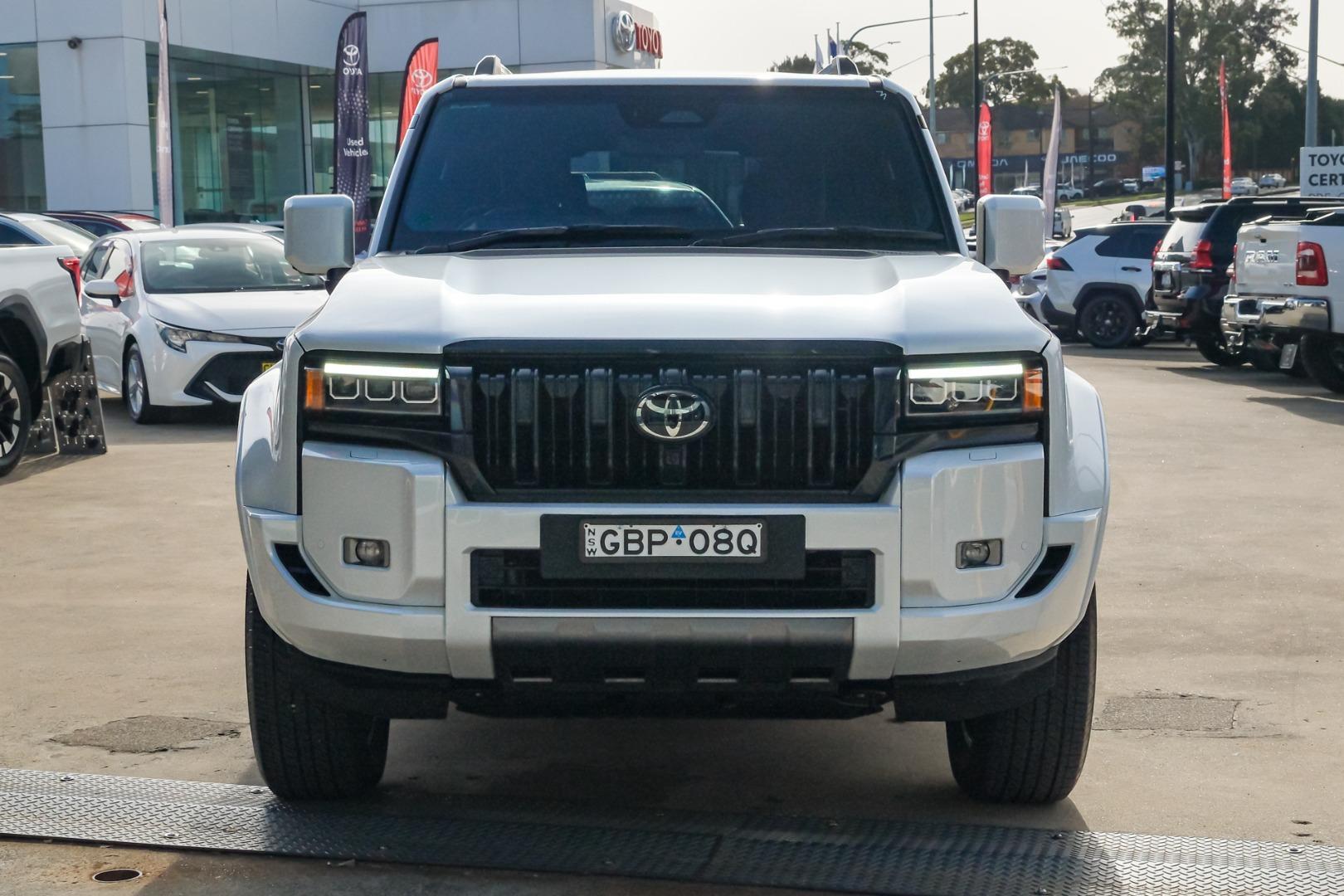 2025 Toyota Landcruiser Prado Kakadu in White