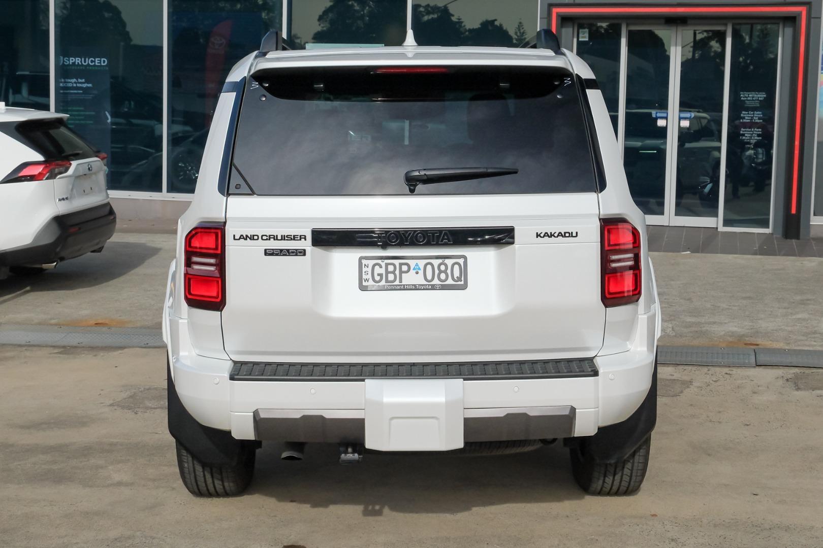 2025 Toyota Landcruiser Prado Kakadu in White