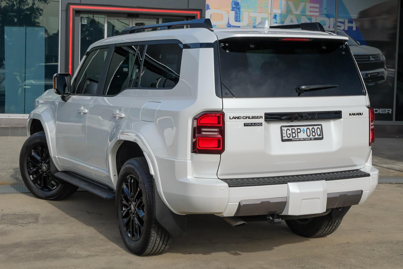 2025 Toyota Landcruiser Prado Kakadu in White
