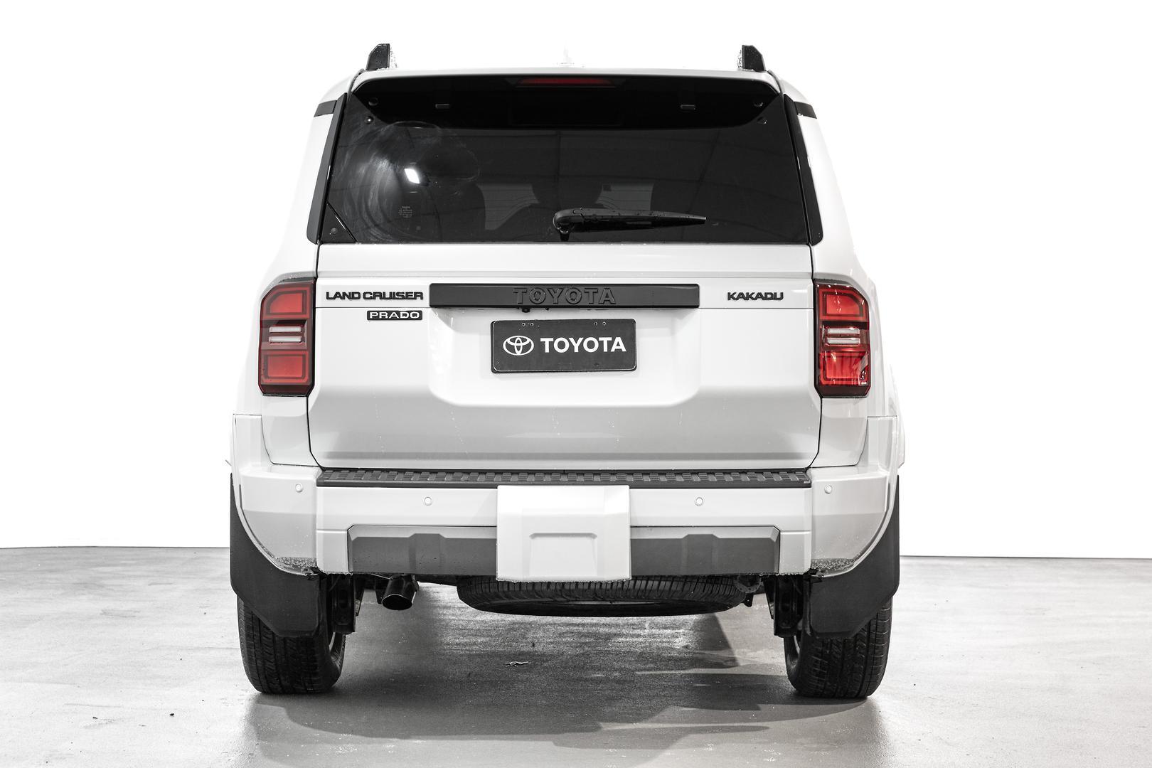 2024 Toyota Landcruiser Prado Kakadu in White