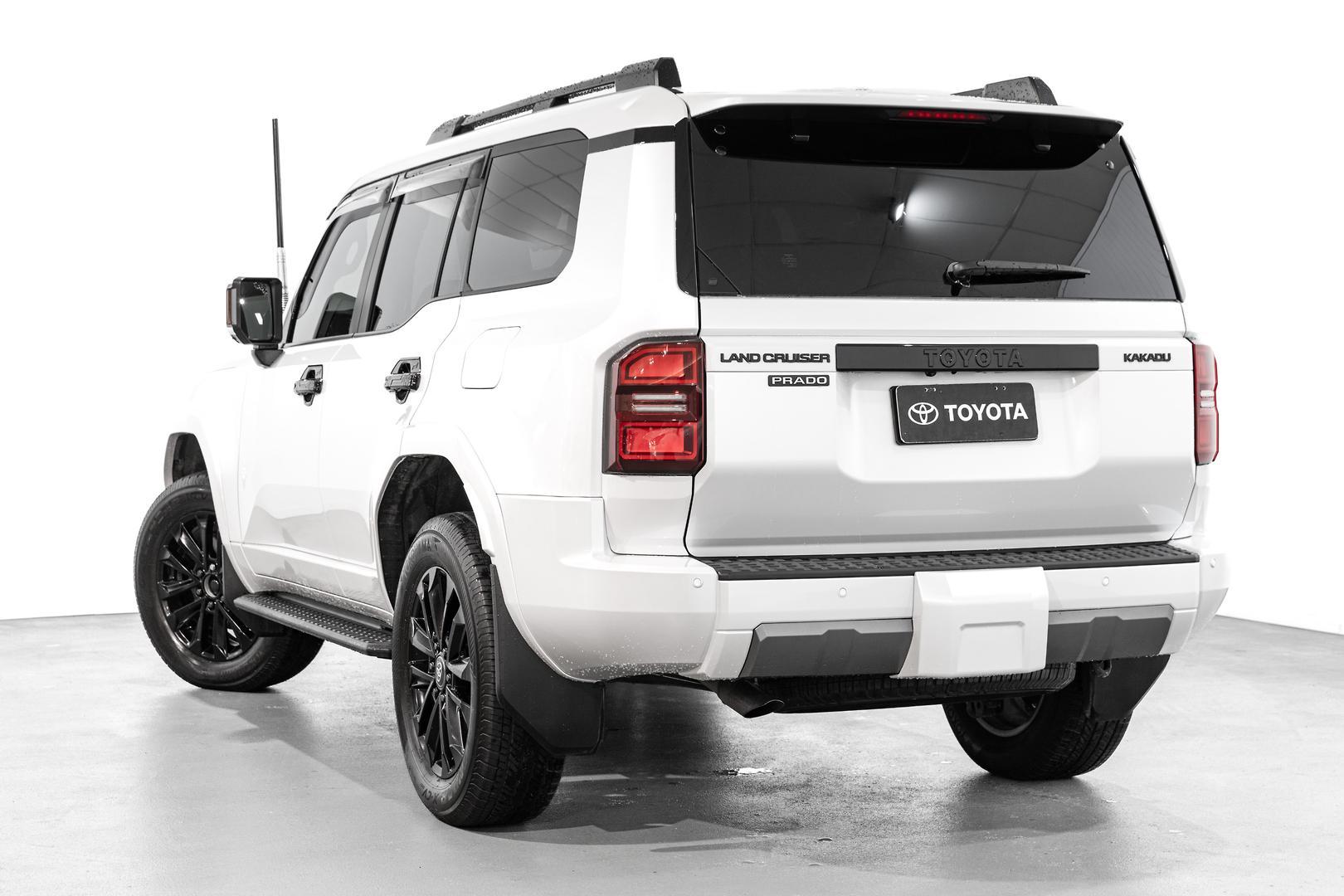 2024 Toyota Landcruiser Prado Kakadu in White