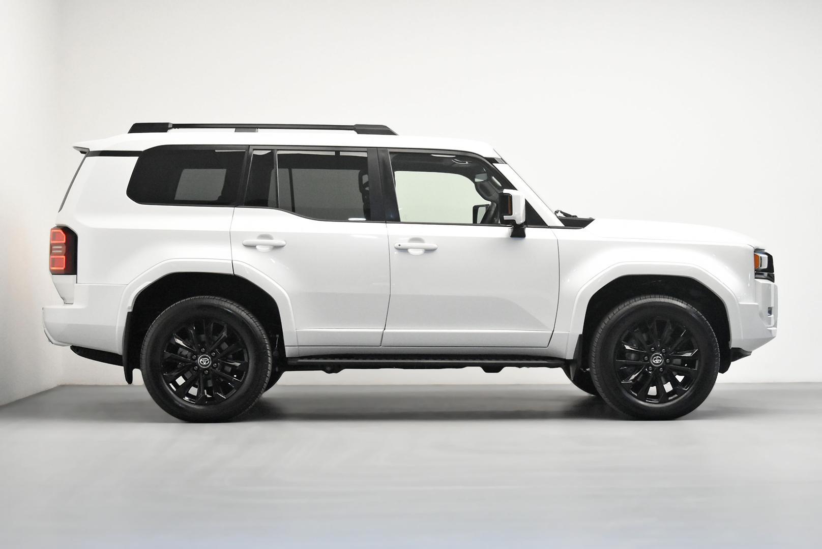 2024 Toyota Landcruiser Prado Kakadu in White