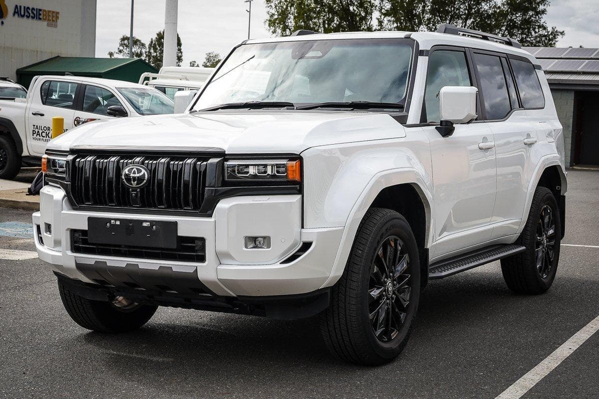 2025 Toyota Landcruiser Prado VX in White