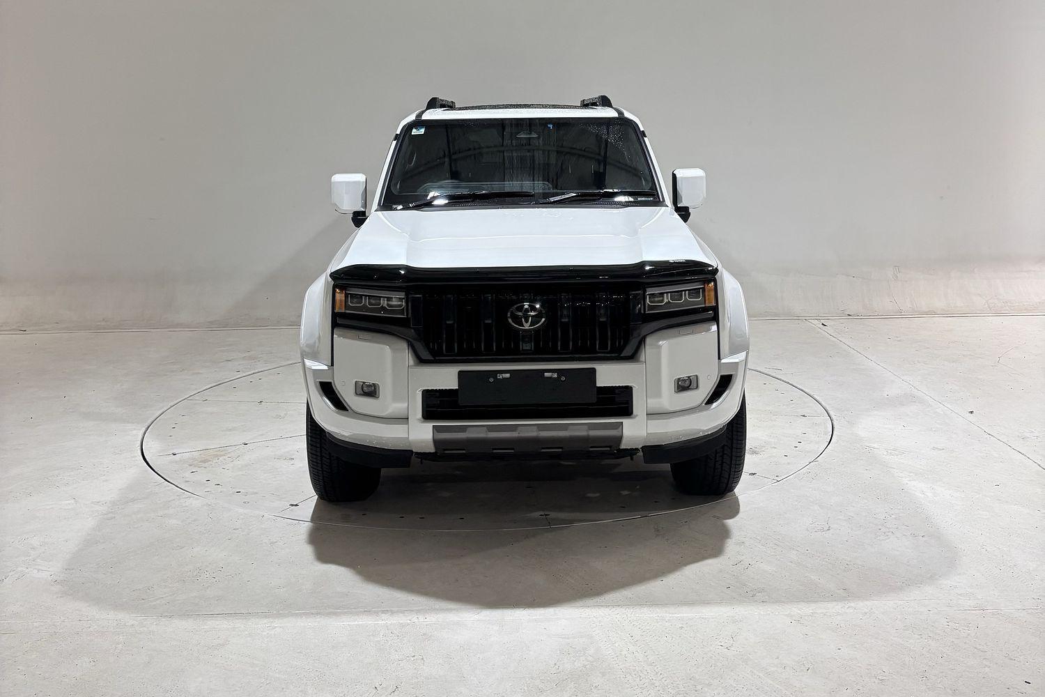 2025 Toyota Landcruiser Prado Kakadu in White