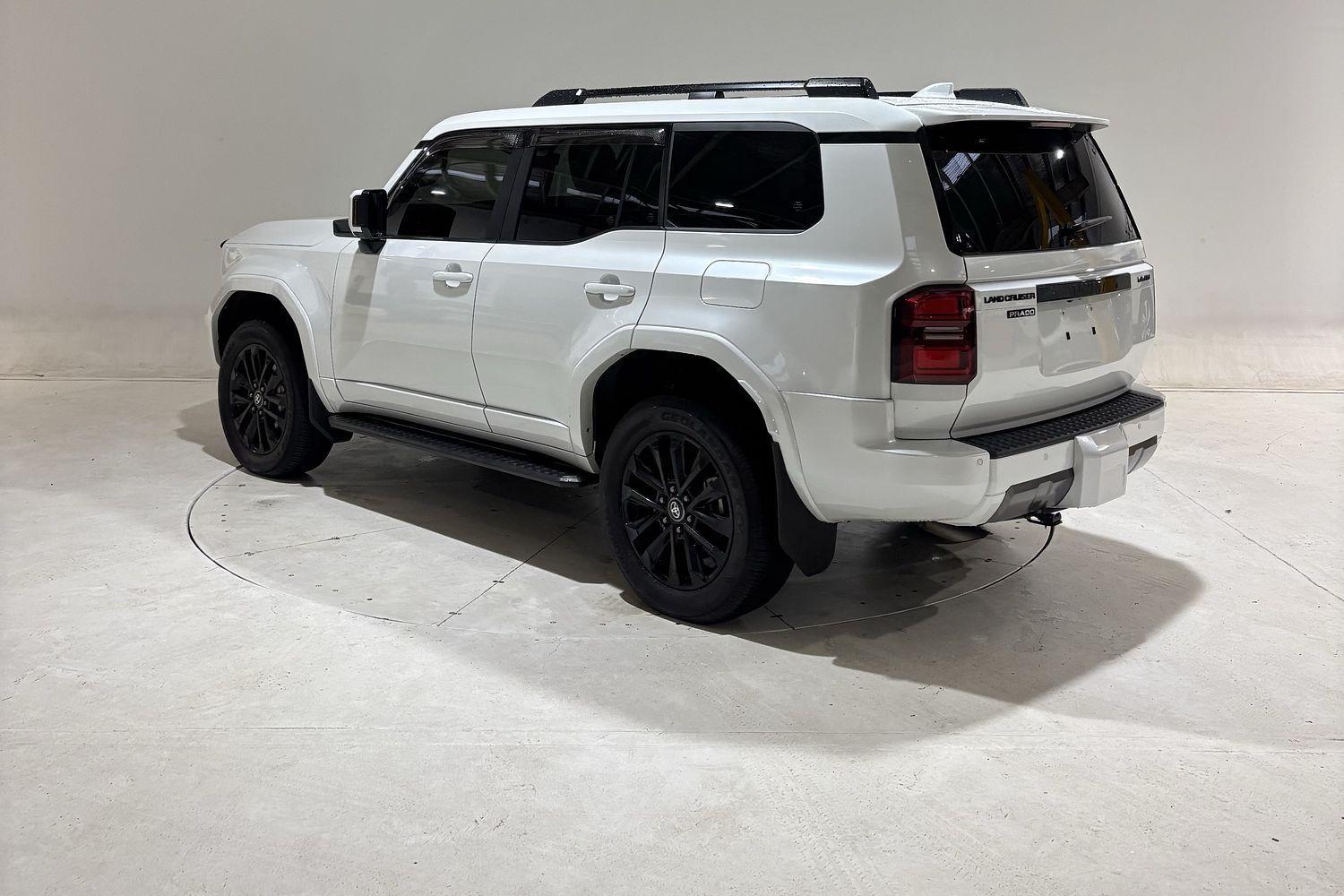 2025 Toyota Landcruiser Prado Kakadu in White