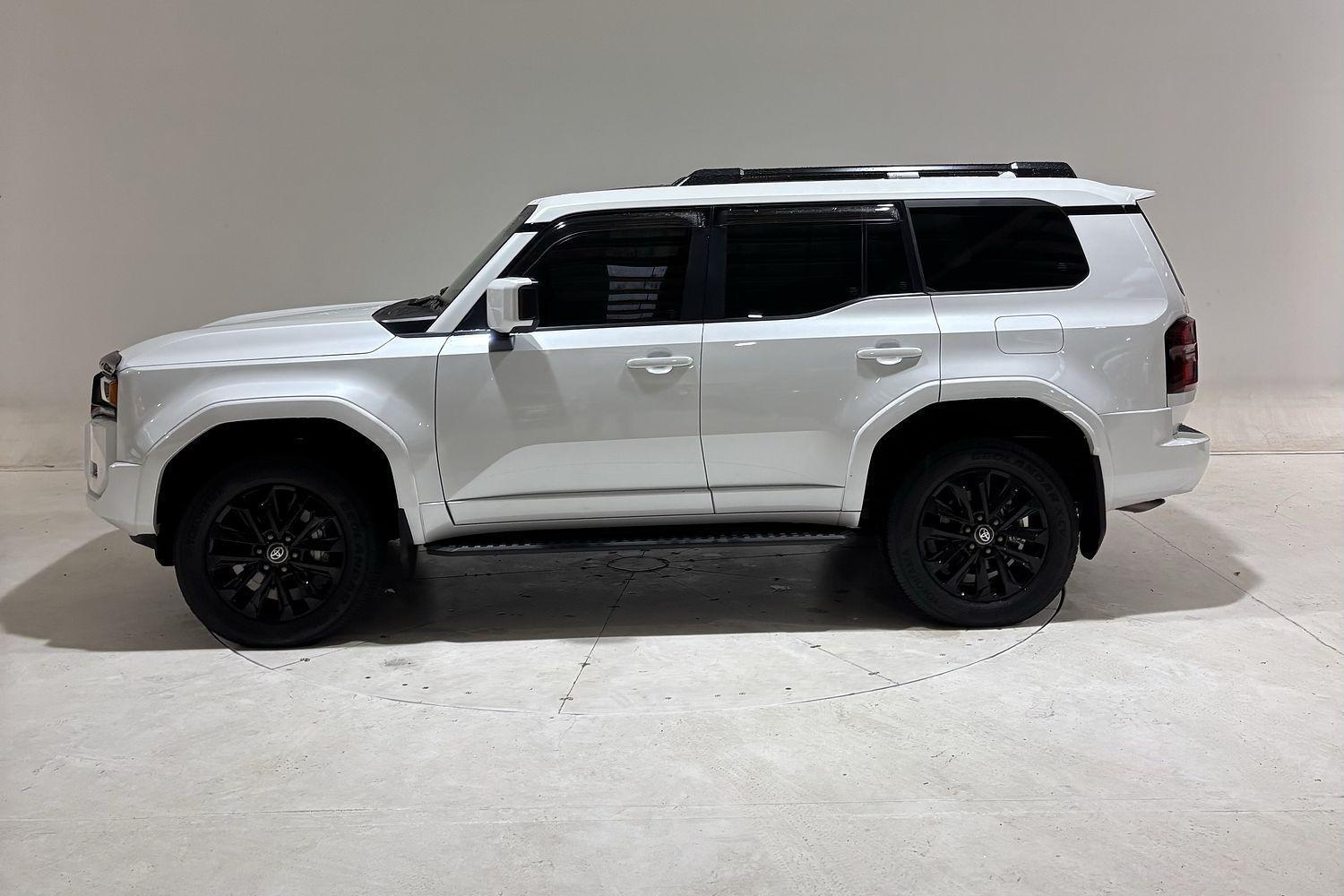 2025 Toyota Landcruiser Prado Kakadu in White
