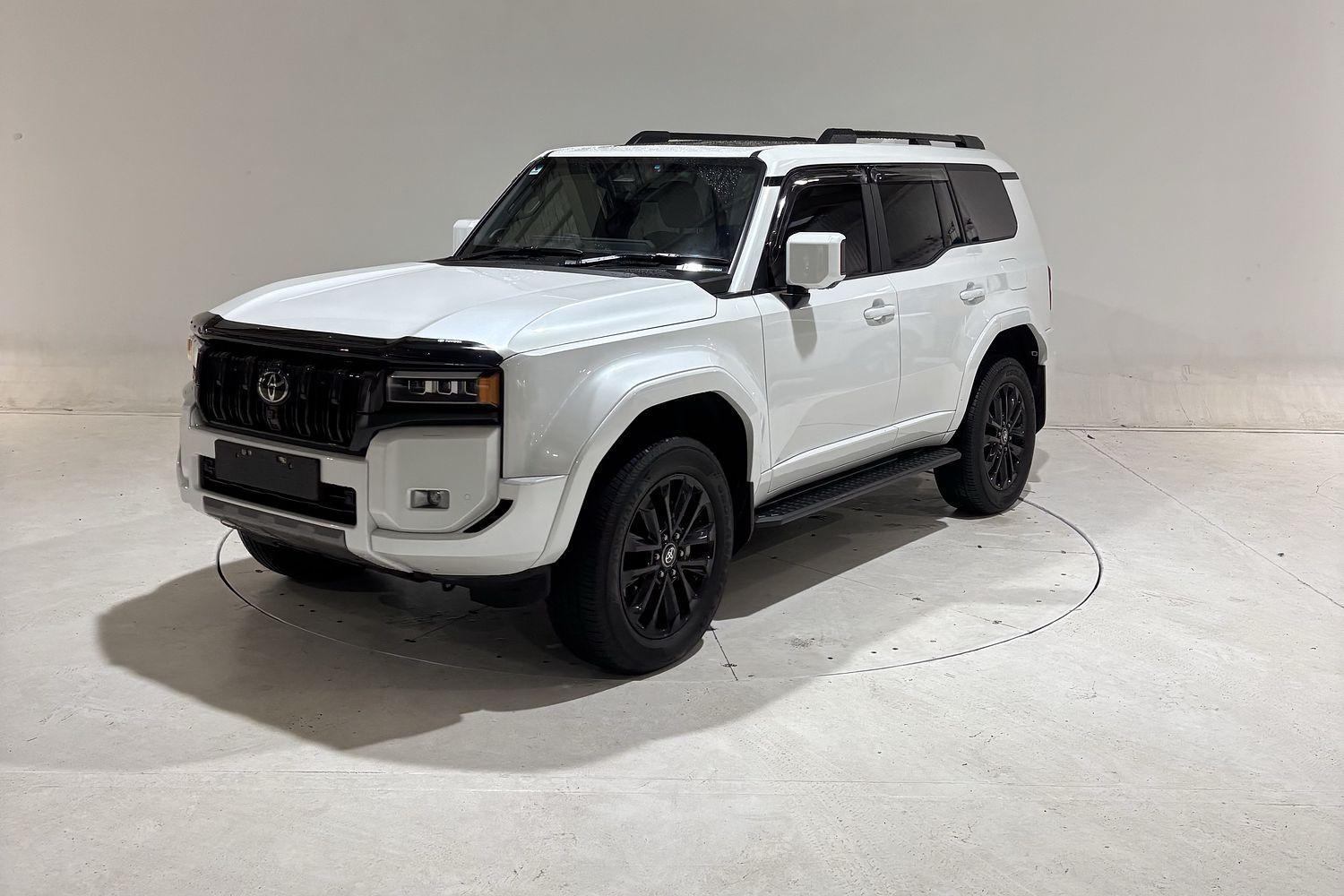 2025 Toyota Landcruiser Prado Kakadu in White