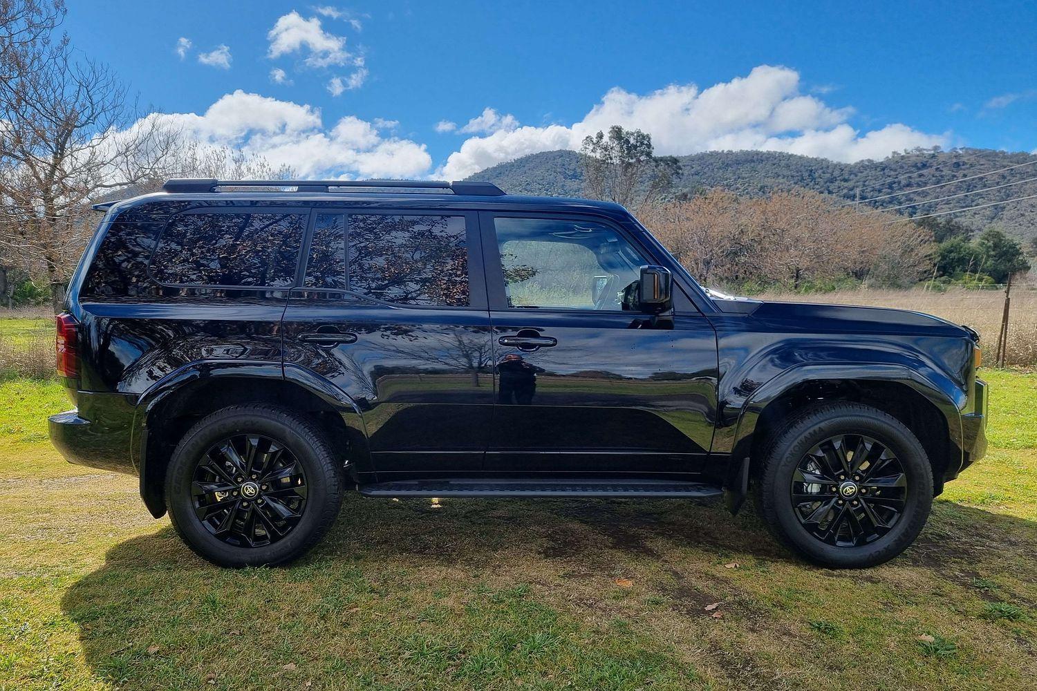 2024 Toyota Landcruiser Prado Kakadu in Black