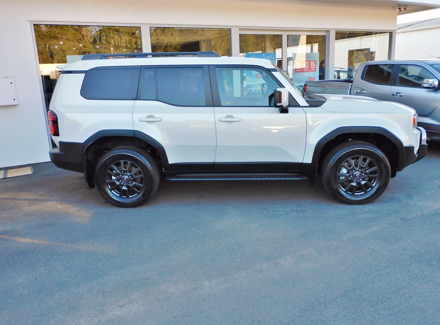 2024 Toyota Landcruiser Prado GXL in White