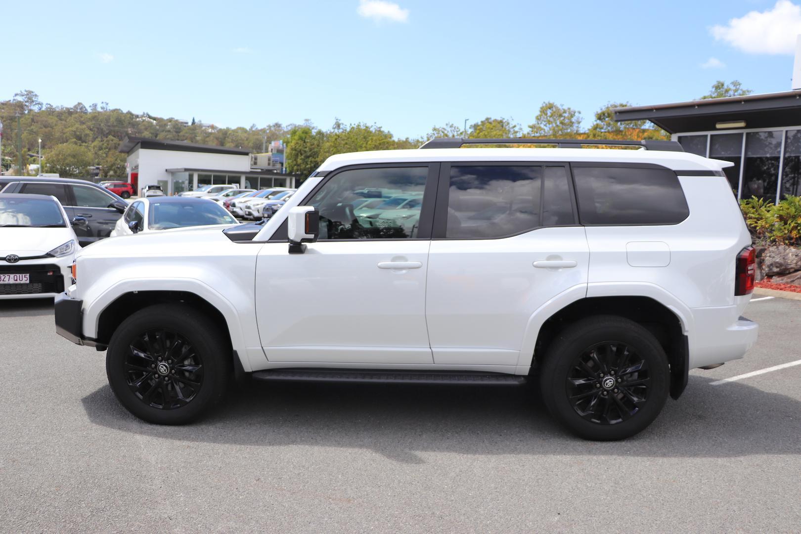 2025 Toyota Landcruiser Prado VX in White