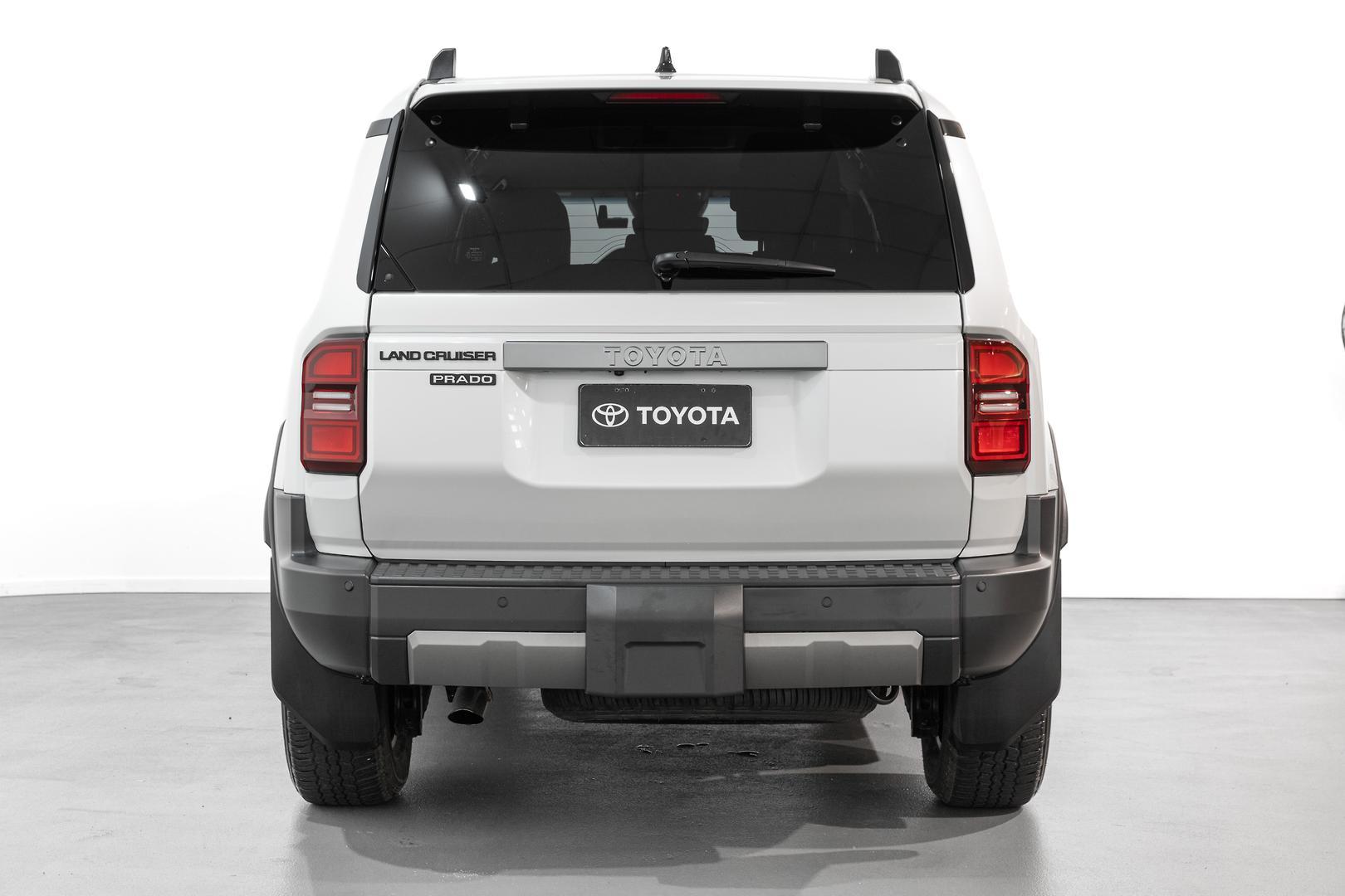 2024 Toyota Landcruiser Prado GXL in White