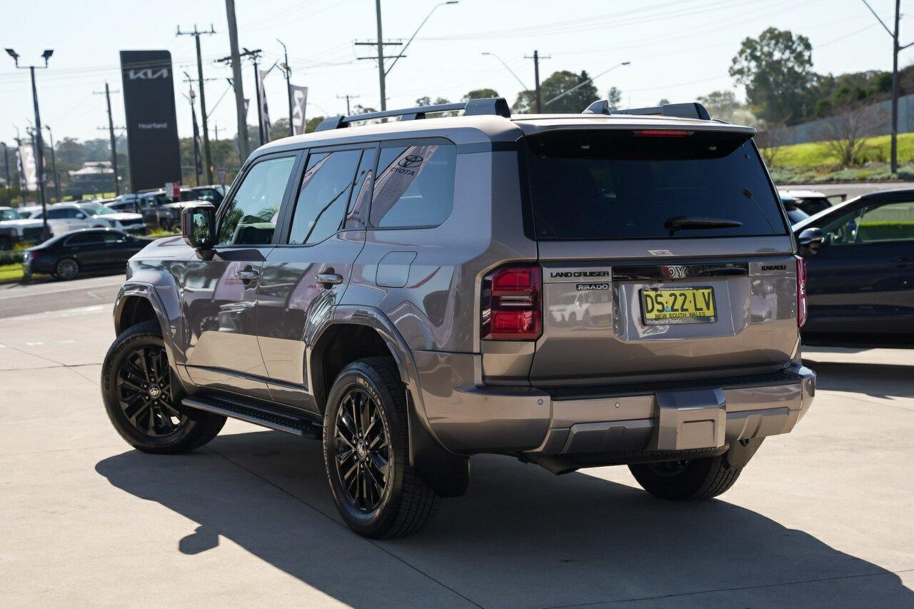 2024 Toyota Landcruiser Prado Kakadu in Bronze