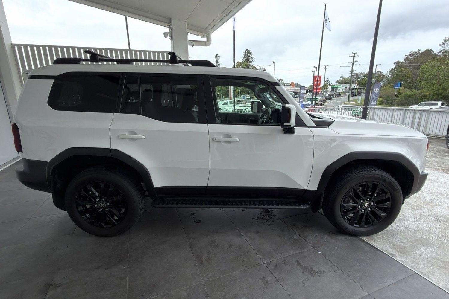 2025 Toyota Landcruiser Prado GXL in White