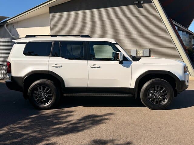 2025 Toyota Landcruiser Prado GXL in White