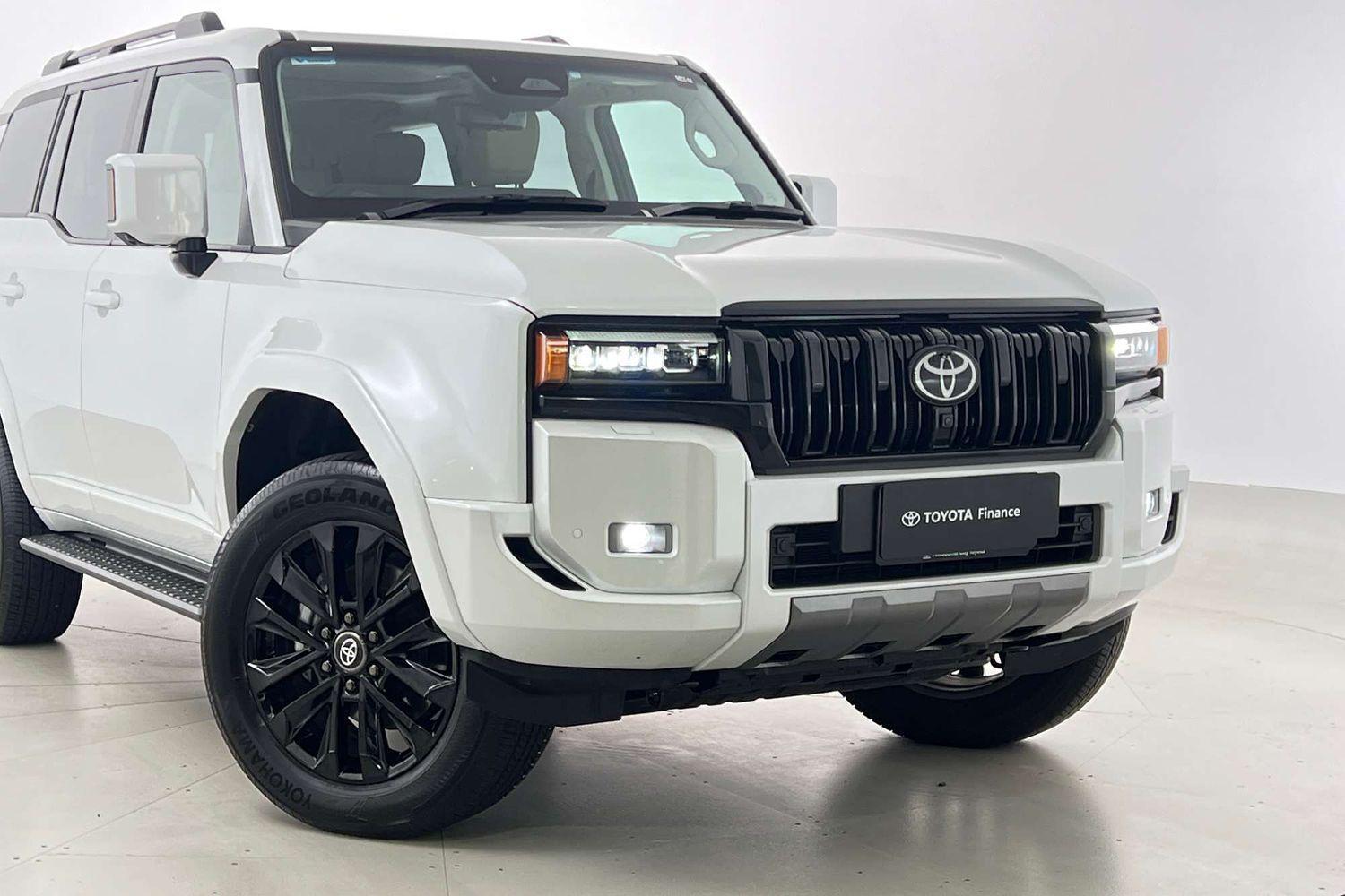 2025 Toyota Landcruiser Prado Kakadu in White