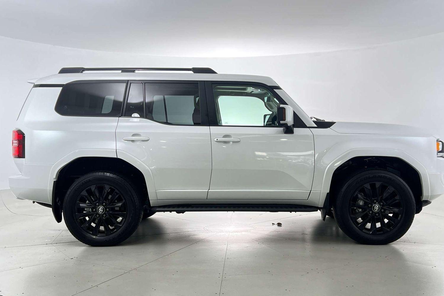2025 Toyota Landcruiser Prado Kakadu in White