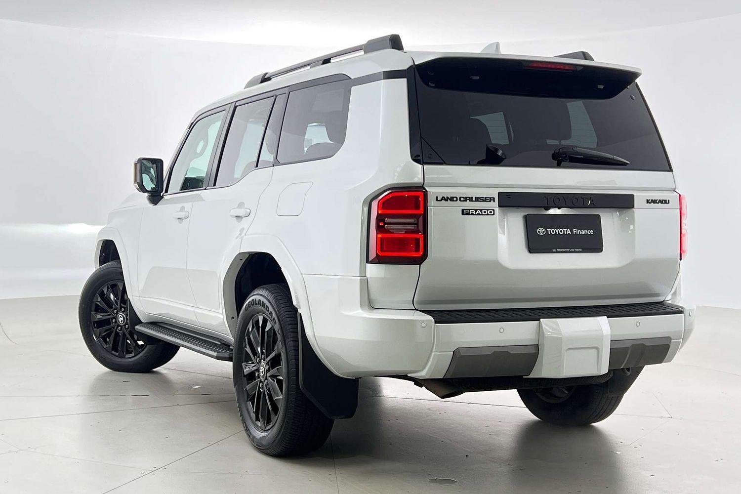 2025 Toyota Landcruiser Prado Kakadu in White