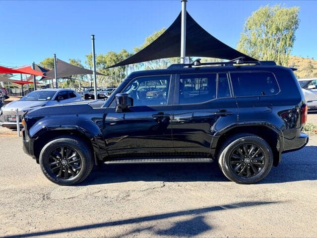 2025 Toyota Landcruiser Prado Kakadu in Black