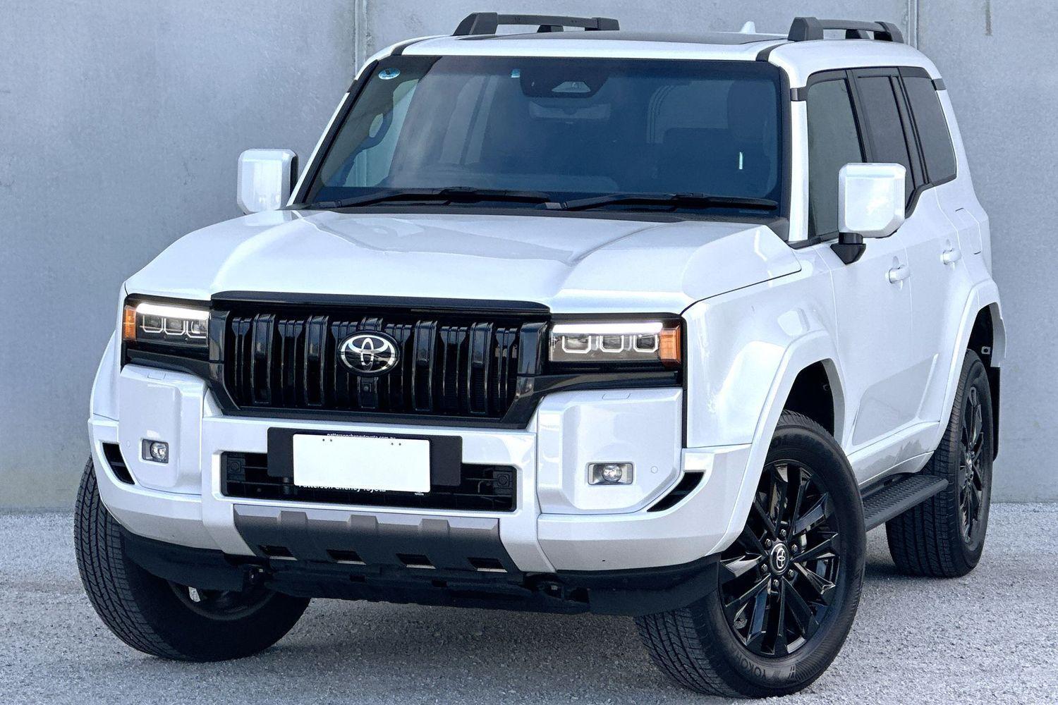 2025 Toyota Landcruiser Prado Kakadu in White