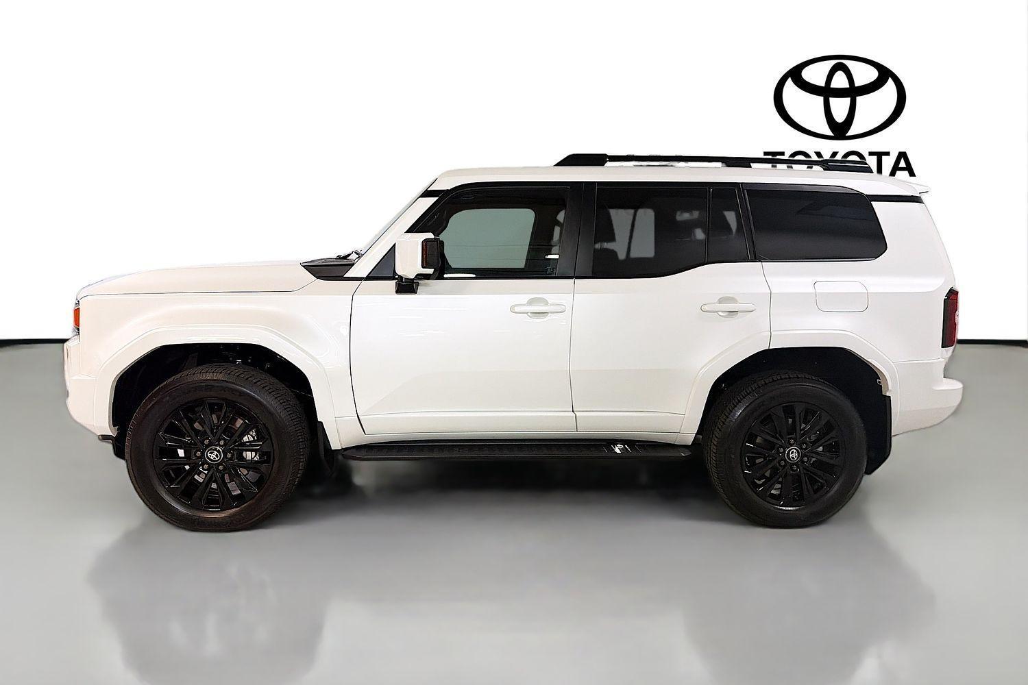 2025 Toyota Landcruiser Prado Kakadu in White