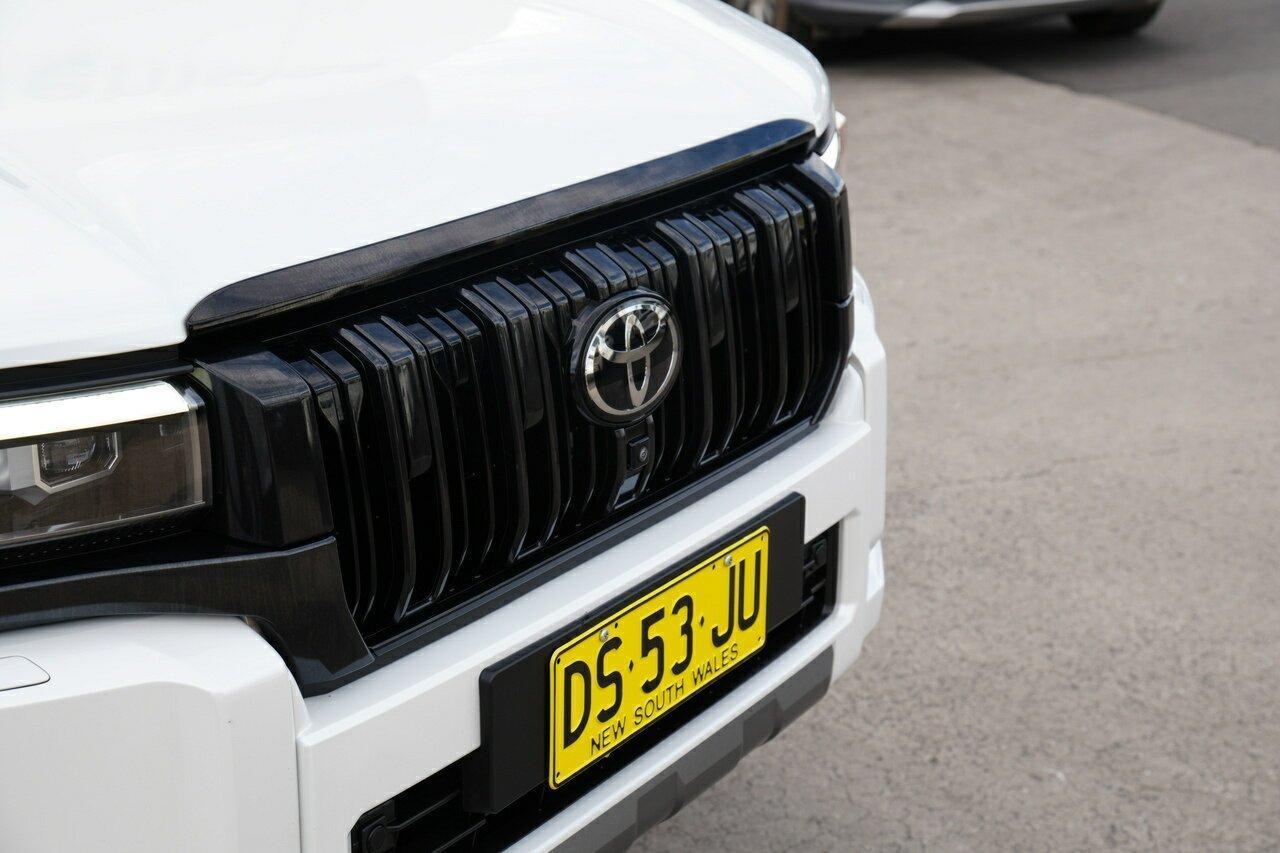 2025 Toyota Landcruiser Prado Kakadu in White