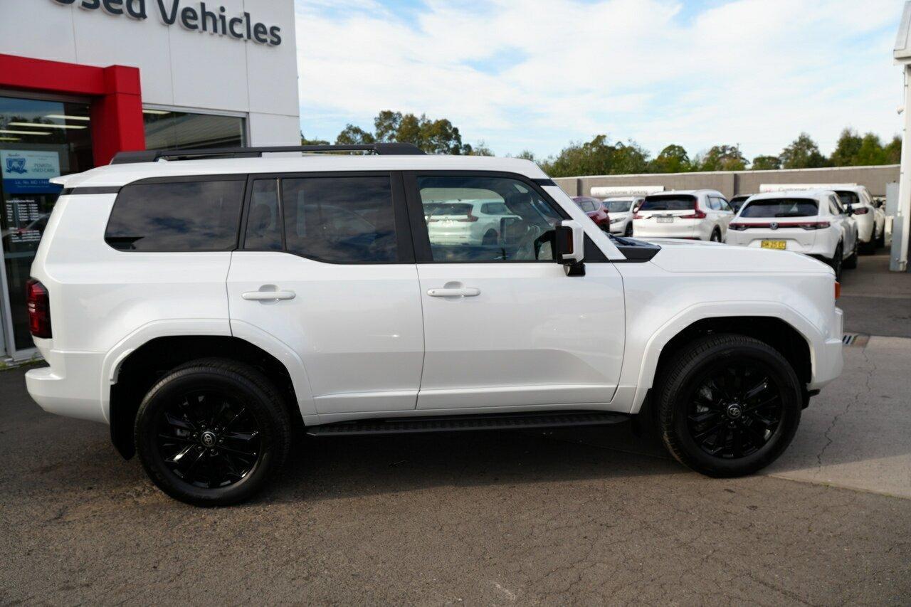 2025 Toyota Landcruiser Prado Kakadu in White