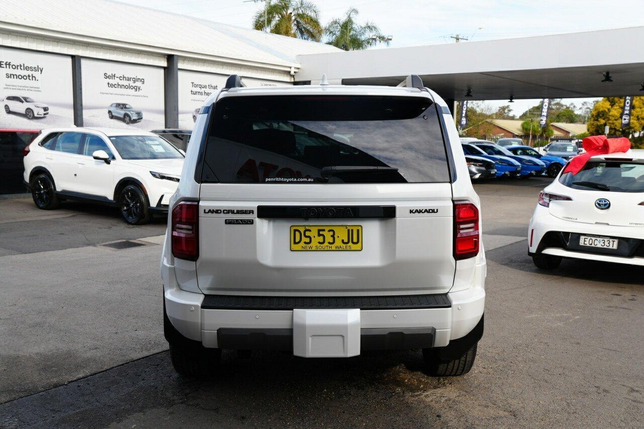 2025 Toyota Landcruiser Prado Kakadu in White