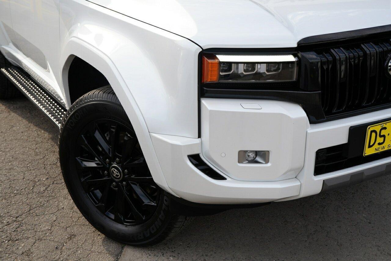 2025 Toyota Landcruiser Prado Kakadu in White