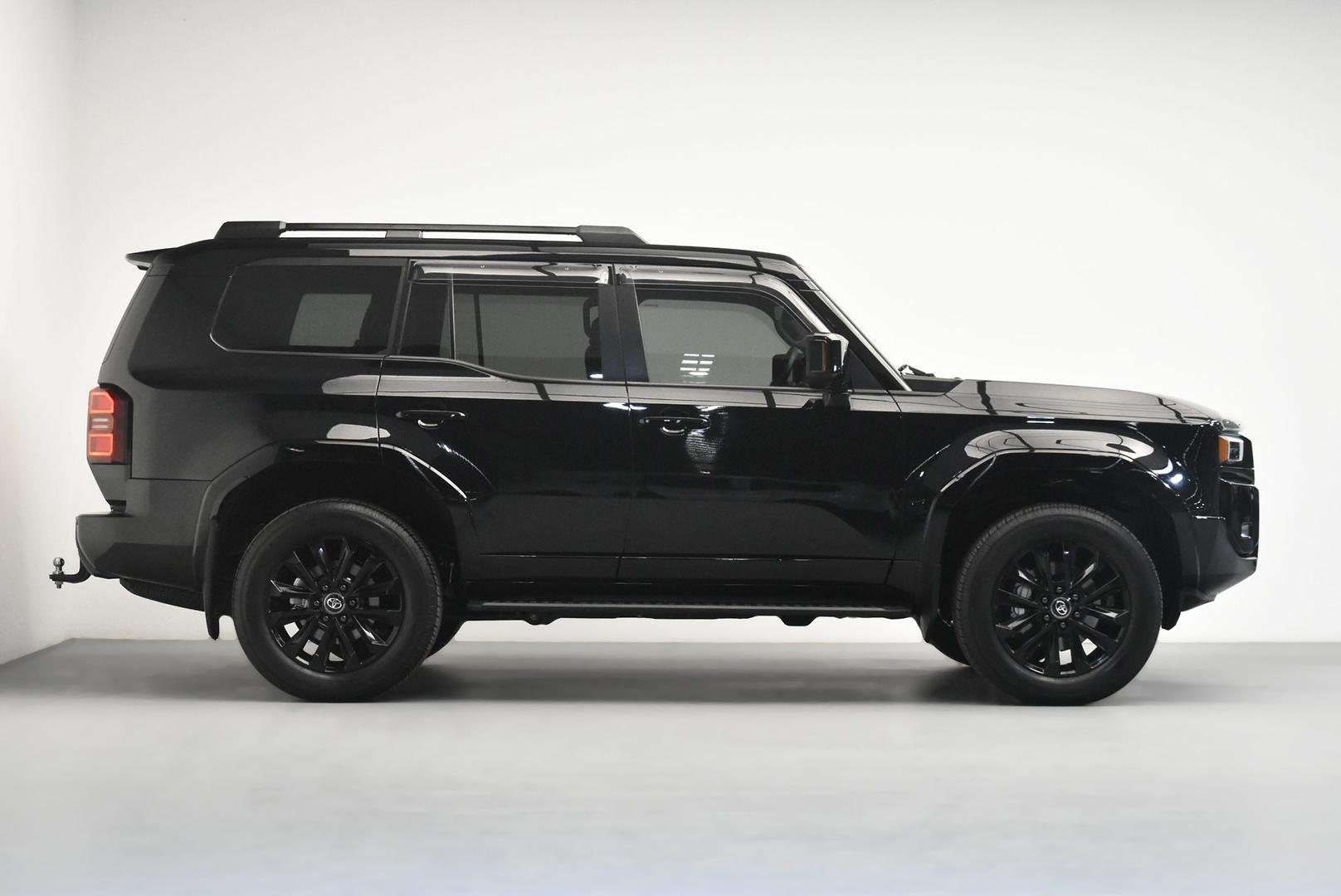 2025 Toyota Landcruiser Prado Kakadu in Black