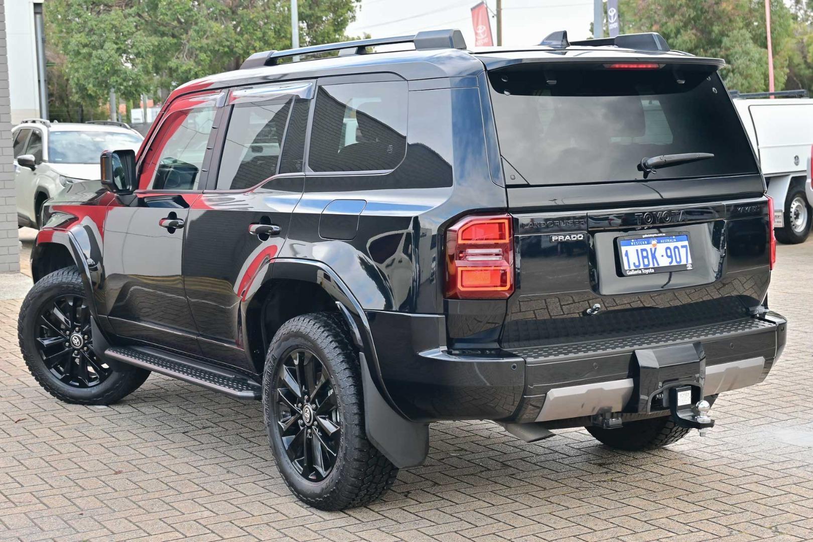 2025 Toyota Landcruiser Prado Kakadu in Black