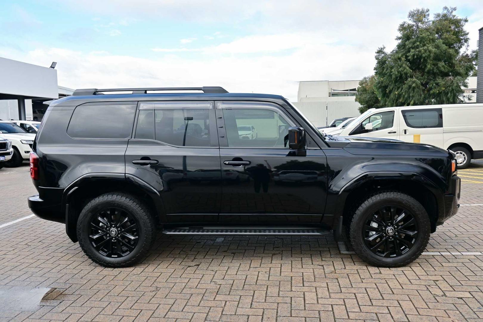 2025 Toyota Landcruiser Prado Kakadu in Black