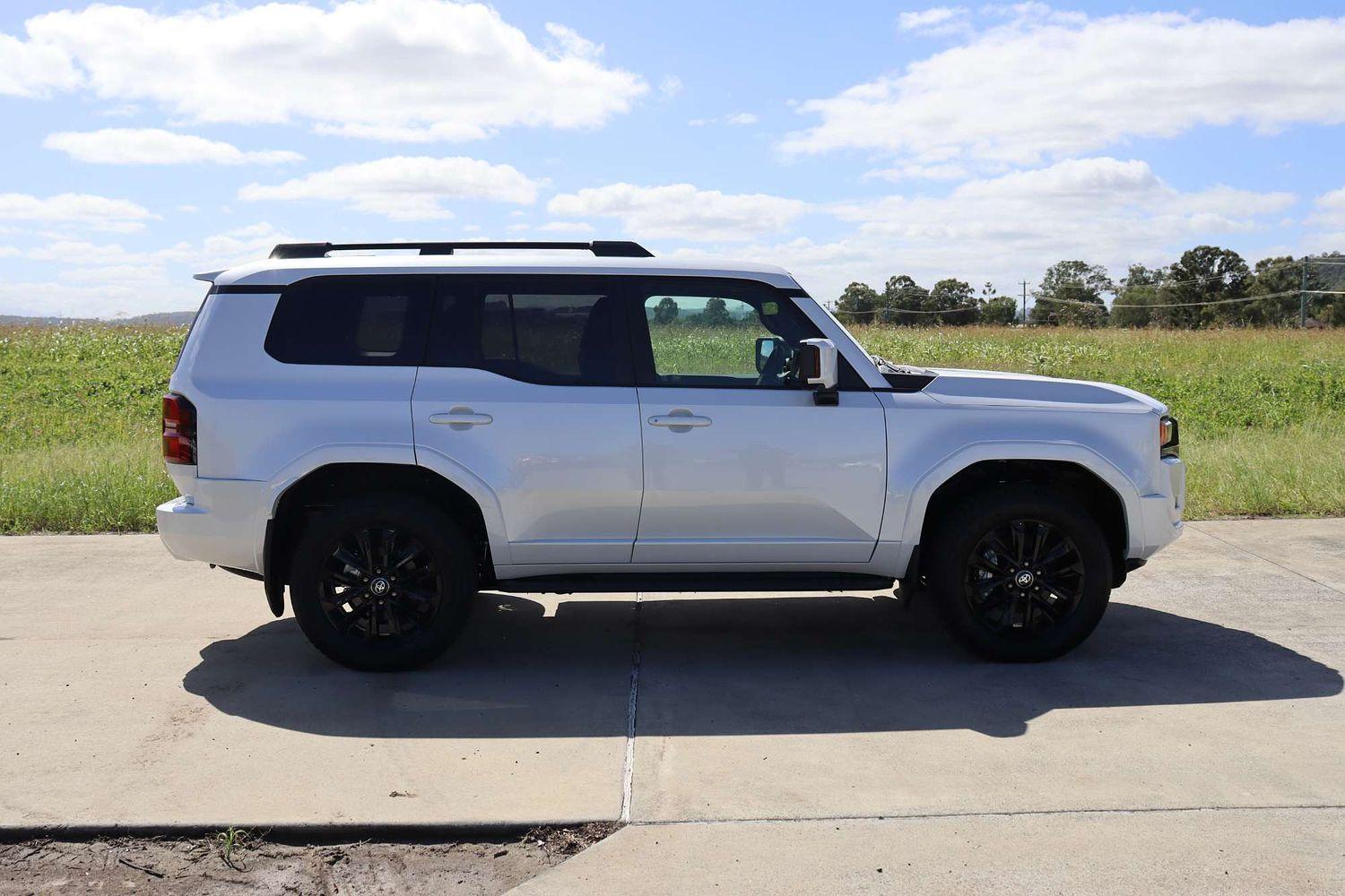 2024 Toyota Landcruiser Prado Kakadu in White