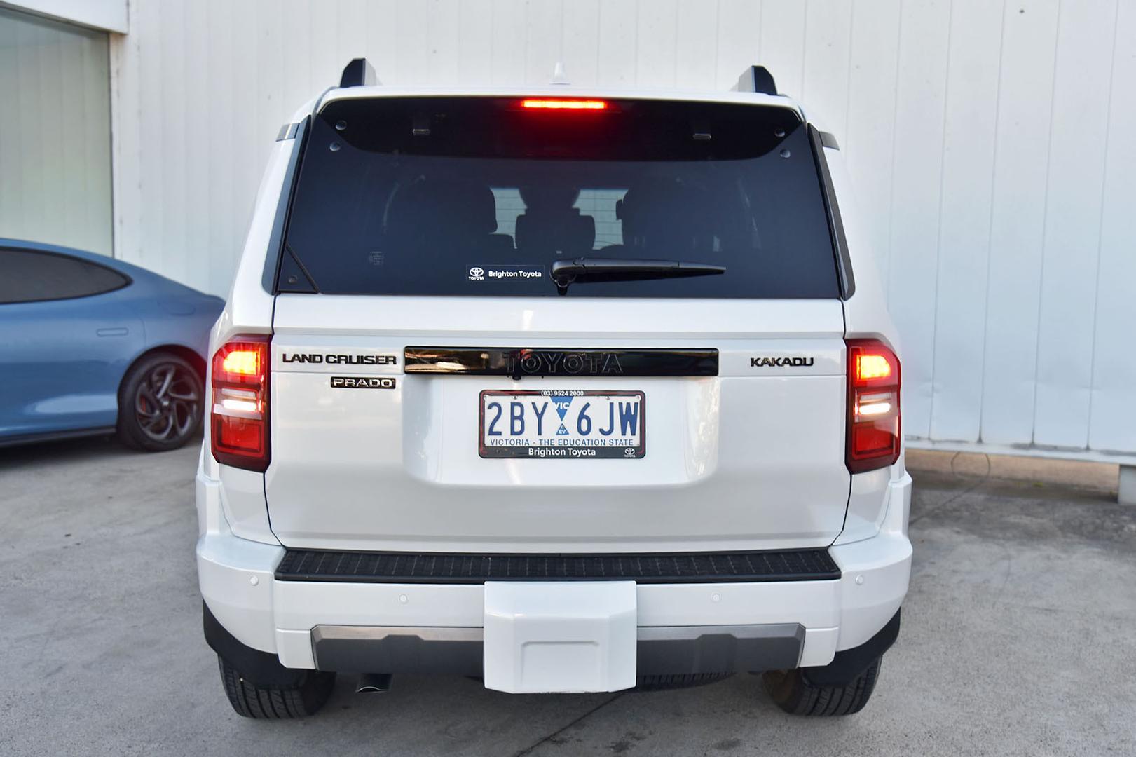 2024 Toyota Landcruiser Prado Kakadu in White