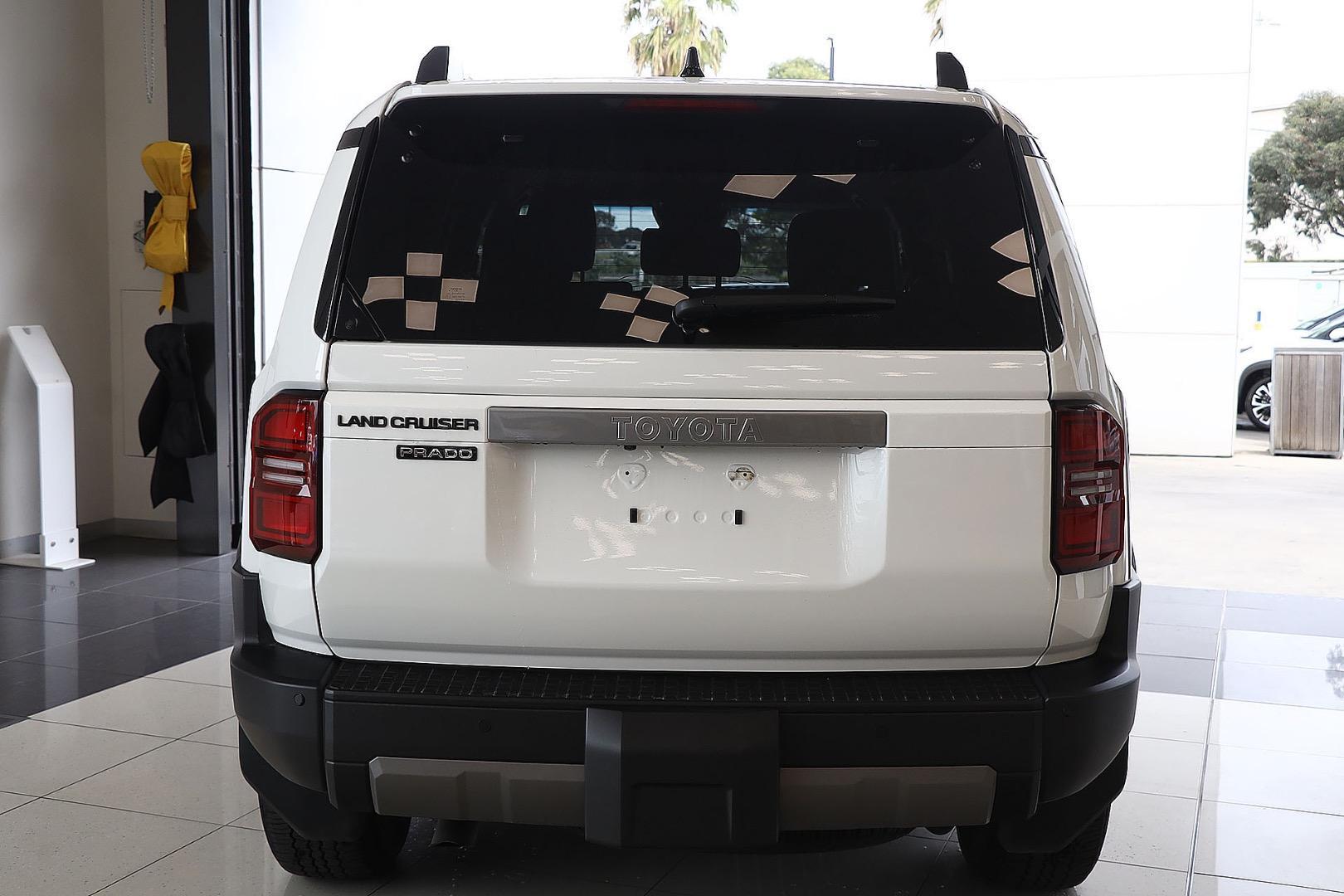 2025 Toyota Landcruiser Prado GXL in White