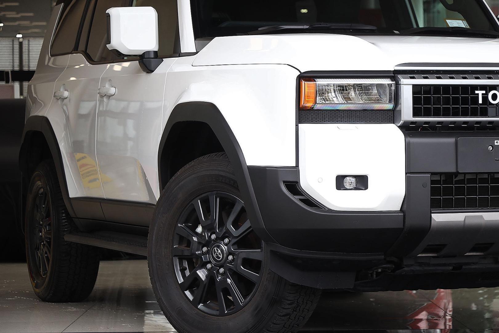 2025 Toyota Landcruiser Prado GXL in White