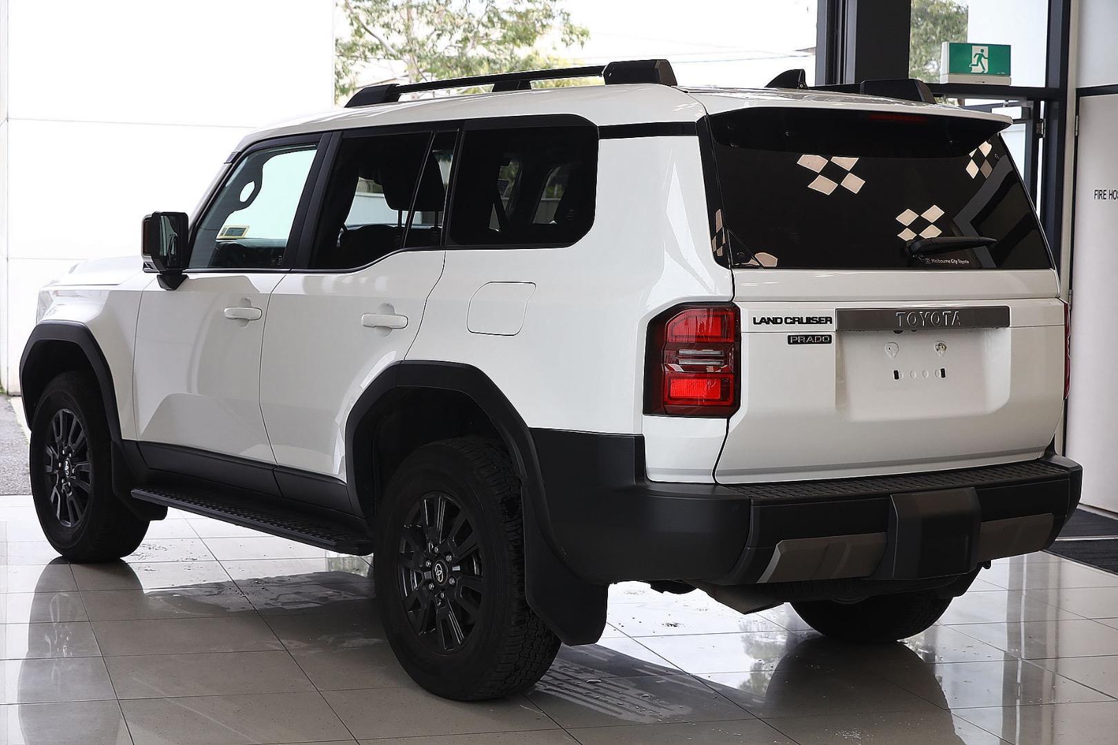 2025 Toyota Landcruiser Prado GXL in White