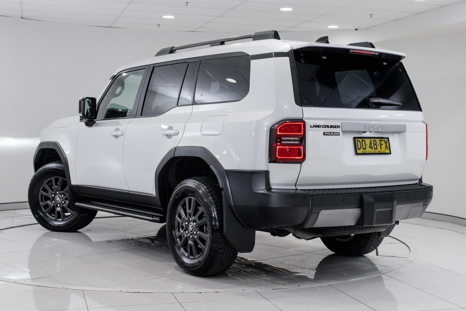 2025 Toyota Landcruiser Prado GXL in White