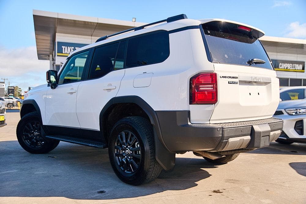 2025 Toyota Landcruiser Prado GXL in White