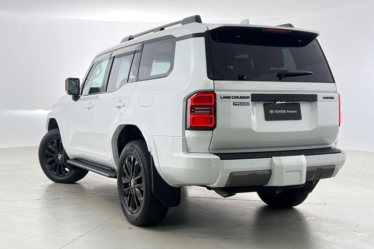 2025 Toyota Landcruiser Prado Kakadu in White