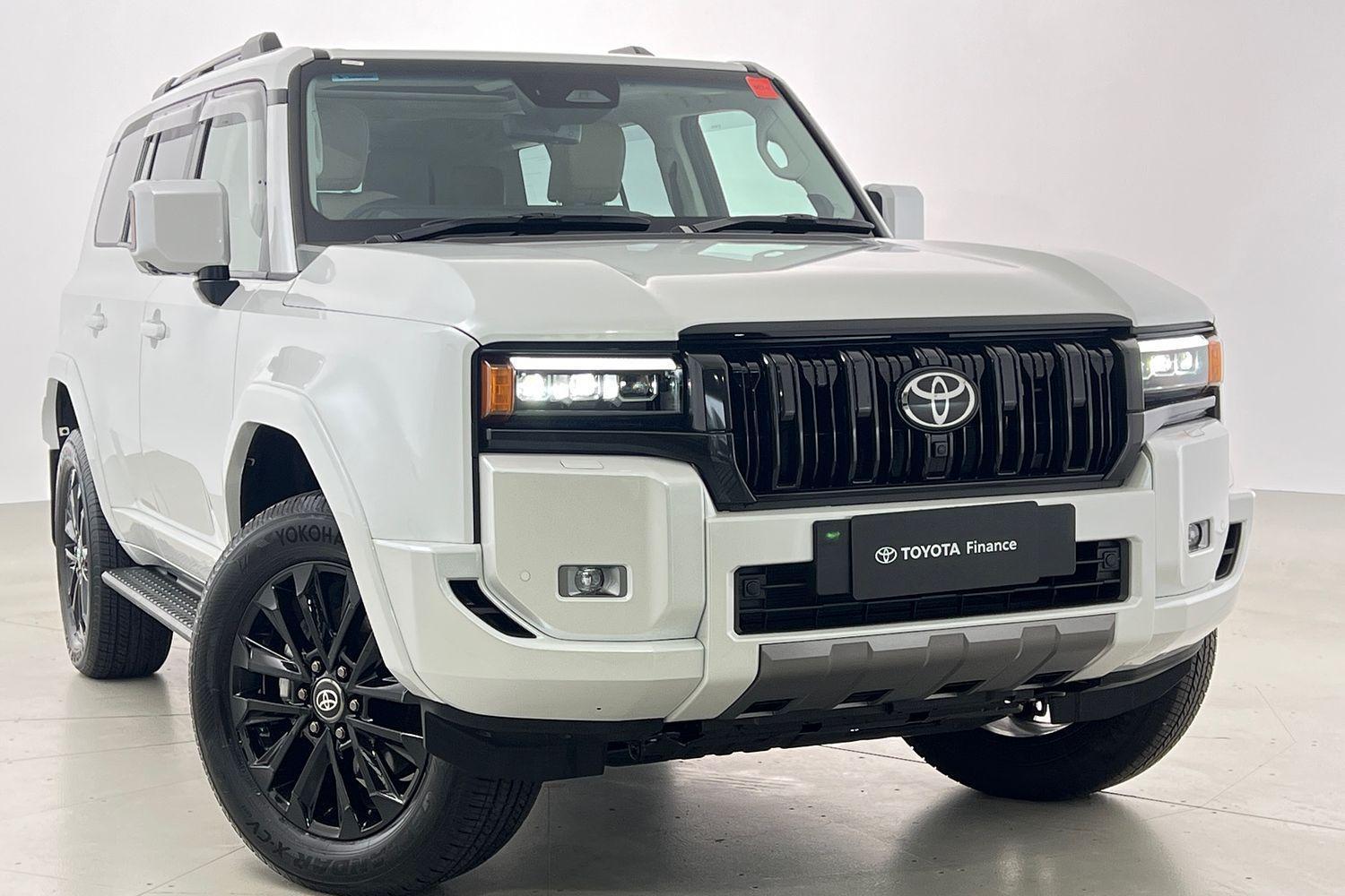 2025 Toyota Landcruiser Prado Kakadu in White