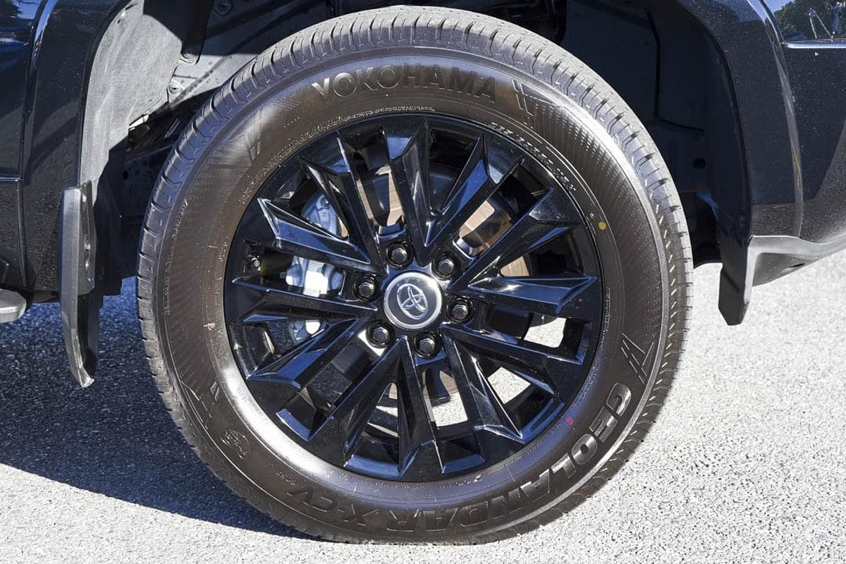 2025 Toyota Landcruiser Prado VX in Black