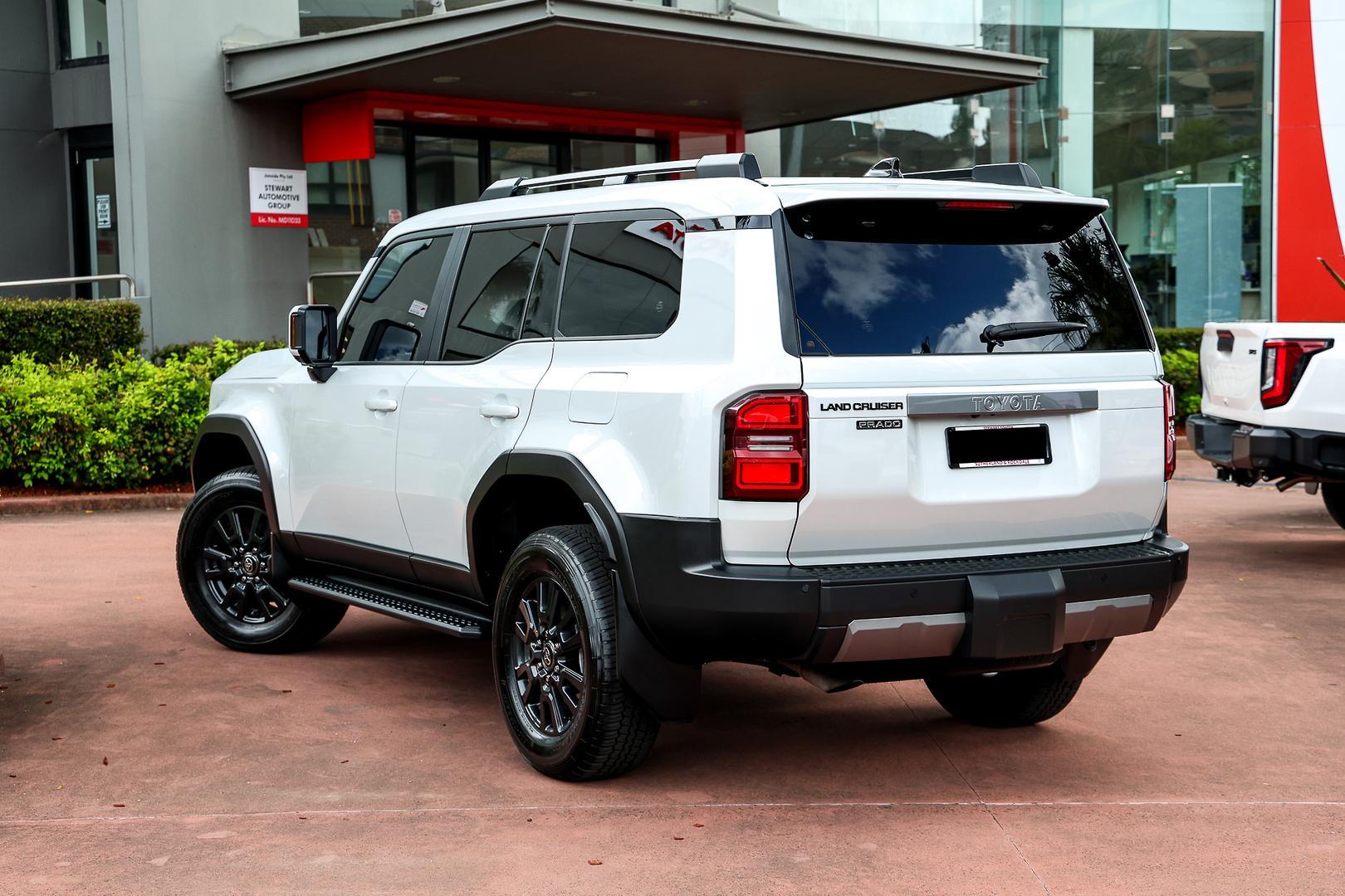 2026 Toyota Landcruiser Prado GXL in White