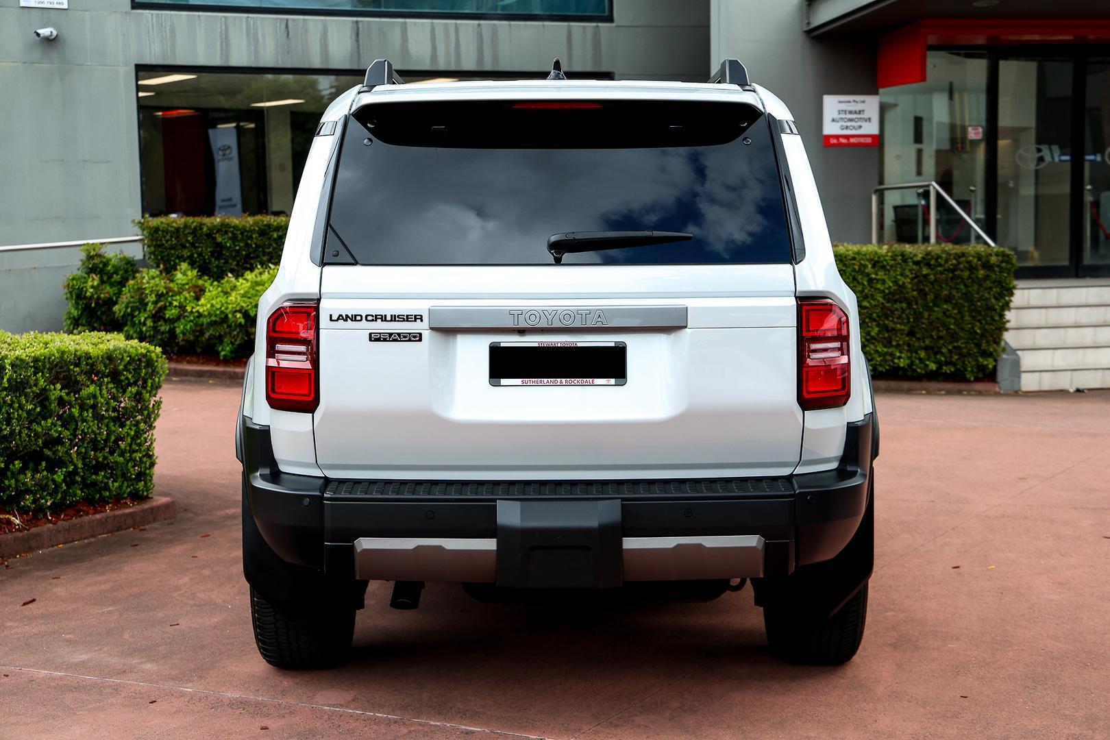 2026 Toyota Landcruiser Prado GXL in White